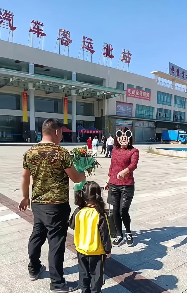 男子去相亲遭嫌弃,女儿喊了对方一声妈妈,力挽狂澜助他相亲成功