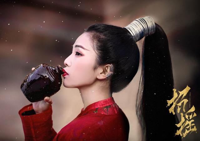 许凯搭档白鹿,新剧甜蜜来袭,魔幻蓝的发色超帅气,网友:期待!
